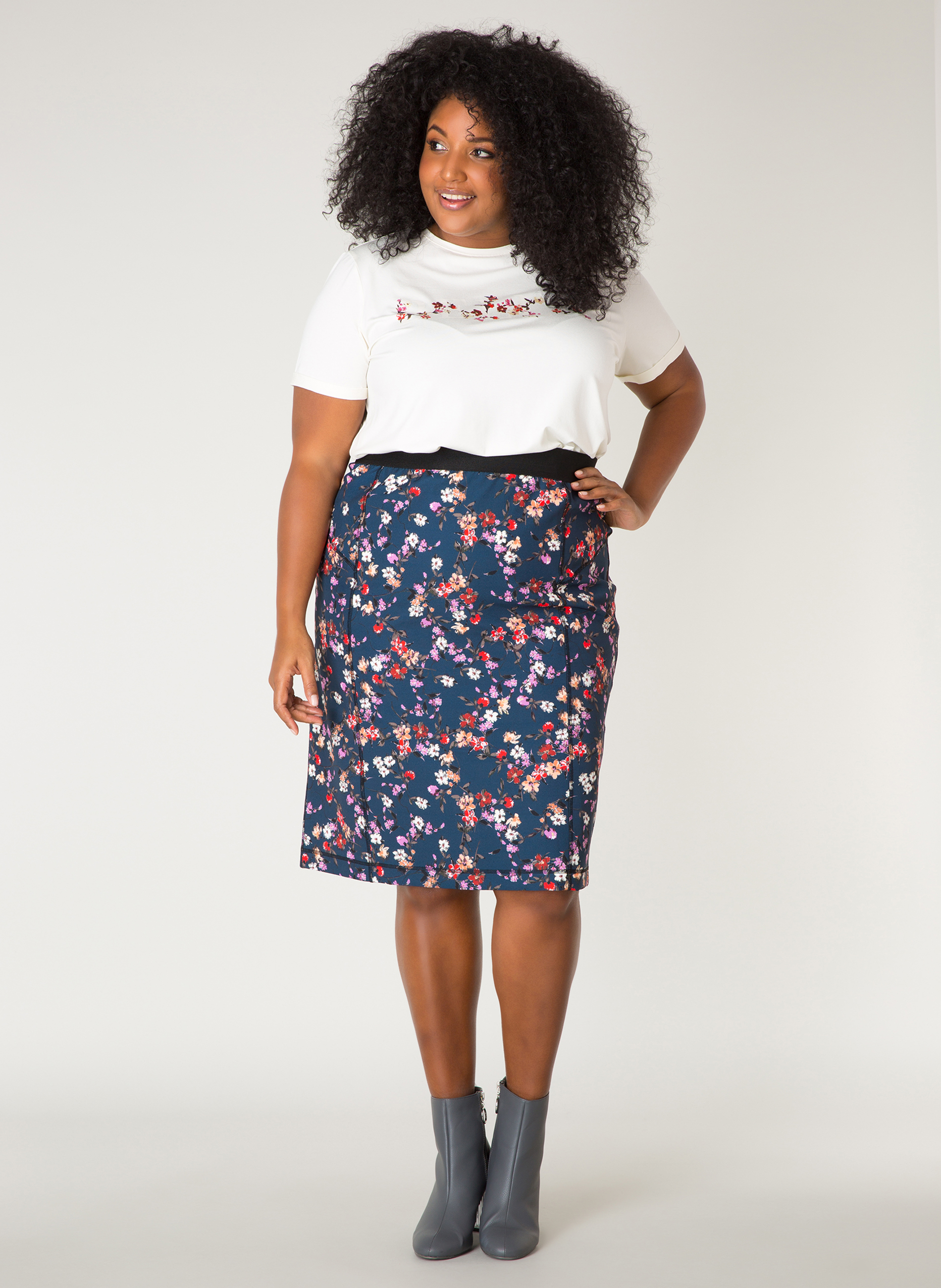 Uni shirt Ivy Bella met bloem print Uni shirt Ivy Bella met bloem print