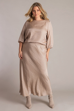 Yest Curve rok Joelle