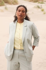 Yest Curve blazer Vita Essential