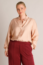 Yest Curve blouse Judit Essential